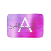 紫色のピンクブラシ仕上げ金属モノグラム名 バスマット (正面)