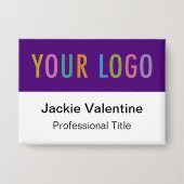 紫色のピンバックボタンバッジ会社ロゴ名タグ 缶バッジ (正面)