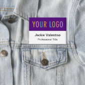 紫色のピンバックボタンバッジ会社ロゴ名タグ 缶バッジ (インサイチュ)