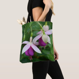 紫色のフクシアの花と白い萼のフラワー トートバッグ