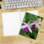 紫色のフクシアの花と白い萼のフラワー プランナー手帳