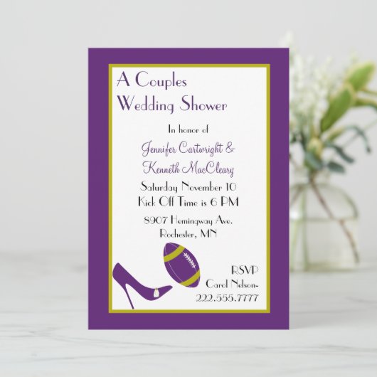 紫色のフットボールはウェディングシャワーの招待状をつなぎます 招待状 (スタンド正面)