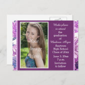 紫色のフローラ写真の卒業式を保存する日付カード 案内ポストカード (正面/裏面)
