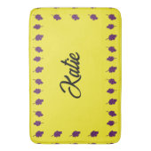 紫色のブドウパーソナライズされた黄色 バスマット (正面縦)