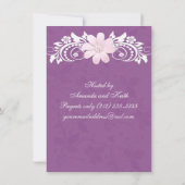 紫色のブライダルシャワーの花の白いデイジーのガーベラ 招待状 (裏面)