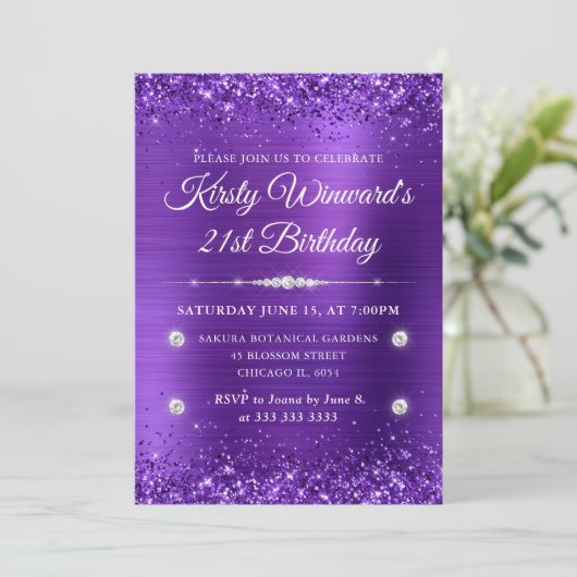 紫色のブラシ仕上げメタルとグリッター21歳の誕生日 招待状 (スタンド正面)