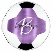紫色のブラシ仕上げ金属白黒スクリプトモノグラム サッカーボール (正面)