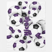 紫色のブラックサッカーボール競技用デッキ フリースブランケット (正面)
