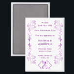 紫色のベルズスクロールデザイン結婚式の日付を保存 マグネット<br><div class="desc">ウェディング日付マグネットベルのデザインを保存。この紫カスタマイズ色の結婚式は、日付のマグネットを保存し結婚て詳細。このペー救済ジのリン連絡クを介して私たちと一緒に何か必要な場合。紫の色のベルのデザインパーソナライズされた結婚式は、日付の磁石を保存</div>