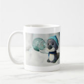 紫色のペンギンI コーヒーマグカップ (左)