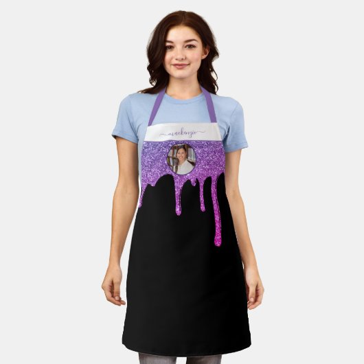 紫色のホットピンクのグリッタードリップスパーソナライズされたト写真A エプロン (着用した状態)