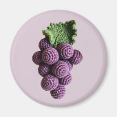 紫色のミニマリストグランマフルーツクロチェットグレープ マグネット (正面)