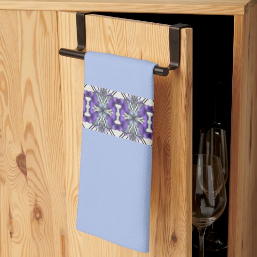 紫色のメイブパターン(の模様が)あるストライプのアクセント キッチンタオル (三つ折り)