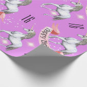 紫色のユニコーンの女の子の誕生日の年齢 ラッピングペーパー (角)