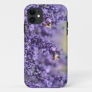 紫色のラベンダーおよび蜂のiPhoneの場合 iPhone 11 ケース