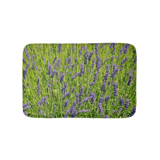 紫色のラベンダーの花畑 バスマット (正面)