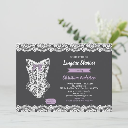 紫色のランジェリーのシャワーの招待の黒板のレース 招待状 (スタンド正面)
