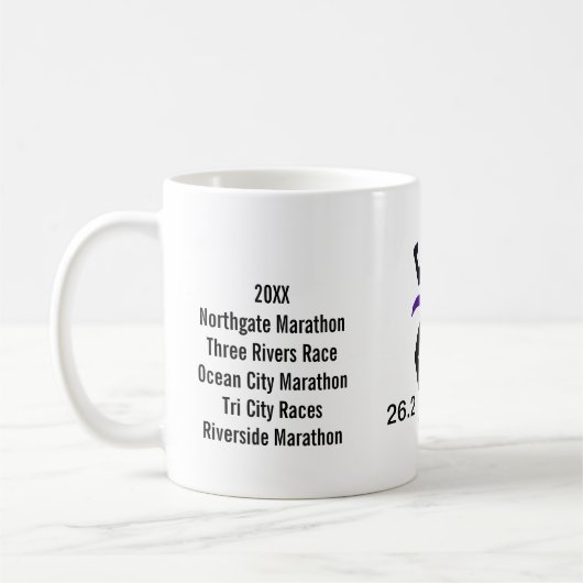 紫色のリボンが付いている女性のマラソンのマグ コーヒーマグカップ (左)