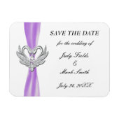 紫色のリボンシルバースワン日付磁石を保存 マグネット (横)