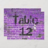 紫色のレンガ落書き披露宴表の番号 ポストカード (正面/裏面)