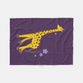 紫色のローラースケートで滑るのおもしろいな漫画のキリン フリースブランケット (正面(横))