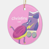 紫色のローラースケートのスポーツのクリスマスのオーナメント セラミックオーナメント (左)