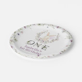 紫色のワイルドフラワーの写真いくつかのバニーの1番目の誕生日 ペーパープレート (アングル)