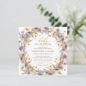 紫色のワイルドフラワーベビーイン開花シャワー 招待状 (スタンド正面)