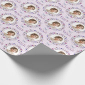 紫色のワイルドフラワー最初の誕生日写真ギフトラップ ラッピングペーパー (角)