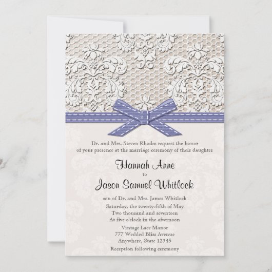 紫色のヴィンテージのレースおよび真珠の魅力の結婚式 招待状 (正面)