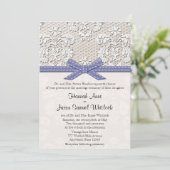 紫色のヴィンテージのレースおよび真珠の魅力の結婚式 招待状 (スタンド正面)