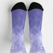 紫色の三角形のジオメトリ正方形モノグラム ソックス (上部)