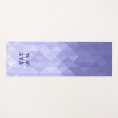 紫色の三角形のジオメトリ正方形モノグラム ヨガマット (正面(横))