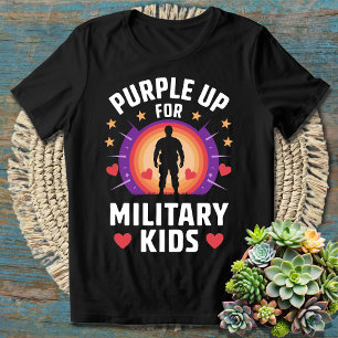 紫色の上に軍隊の子ども – 軍隊を支援 Tシャツ