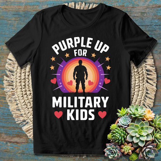 紫色の上に軍隊の子ども – 軍隊を支援 Tシャツ