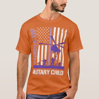 紫色の上に軍隊 Tシャツ