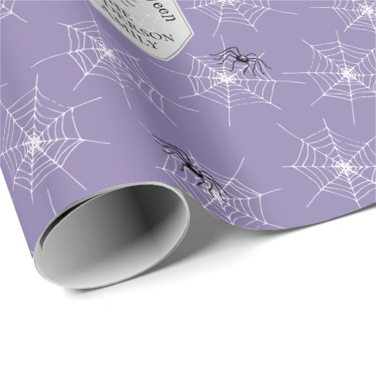 紫色の不気味なクモカスタムの家族の名前ハロウィーン ラッピングペーパー (ロールコーナー)