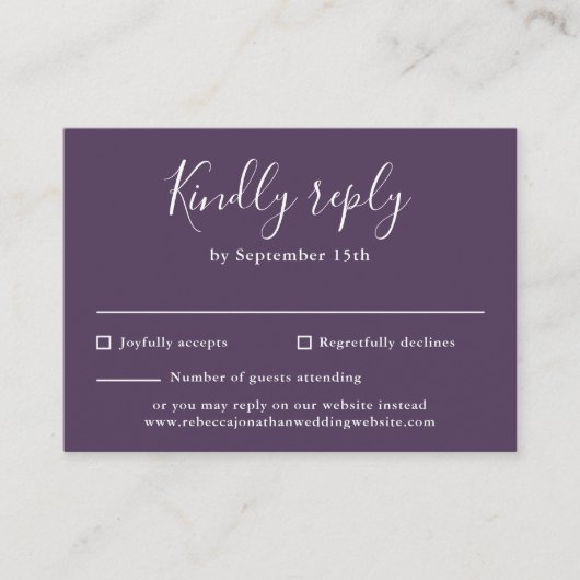 紫色の予算モダンスクリプトウェディングRSVPカード エンクロージャーカード (正面)