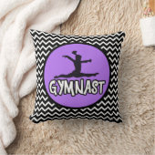 紫色の体育専門家の枕が付いている白黒シェブロン クッション (ブランケット)