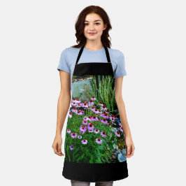 紫色の円錐花序を持つガーデンストリーム エプロン