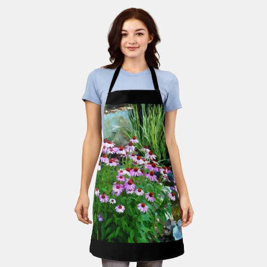 紫色の円錐飾り付きガーデンストリームデジタル エプロン (着用した状態)