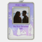 紫色の冬のワンダーランド雪の家の写真 シルバープレートフレームオーナメント (正面)