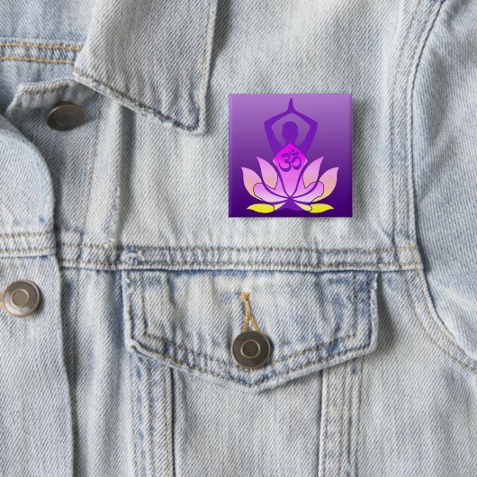 紫色の勾配のOmのはすの花のヨガの姿勢 缶バッジ (インサイチュ)