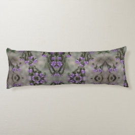紫色の塩ヘリオトロープのワイルドフラワーパターン ボディピロー