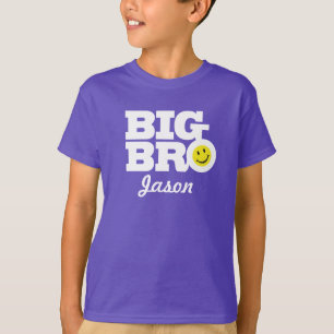 紫色の子供Tシャツの上に大きなブランドの白 Tシャツ