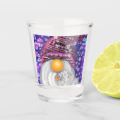 紫色の帽子に格言のクリスマスソングを歌う幸せなクリスマス ショットグラス (正面)