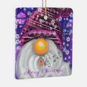 紫色の帽子に格言のクリスマスソングを歌う幸せなクリスマス セラミックオーナメント (右)