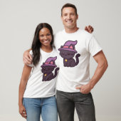 紫色の帽子をかぶったかわいい魔女猫 クラシックTシャツ Tシャツ (ユニセックス)