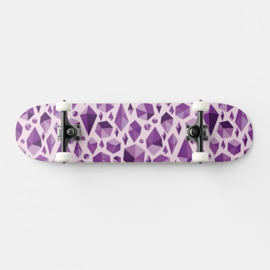 紫色の幾何学的な宝石の形 スケートボード (横)