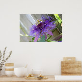 紫色の情熱の熱帯花が近くに咲く ポスター (キッチン)